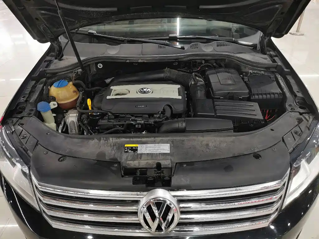 VOLKSWAGEN MAGOTAN 2016