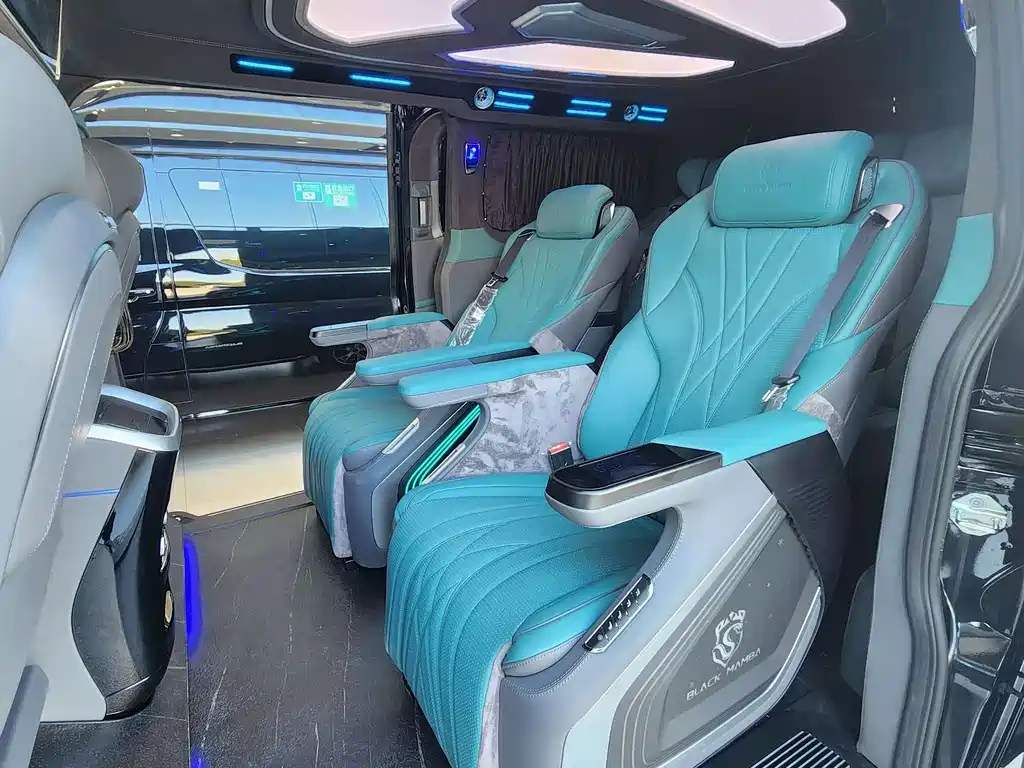 FORD TOUREO 2024