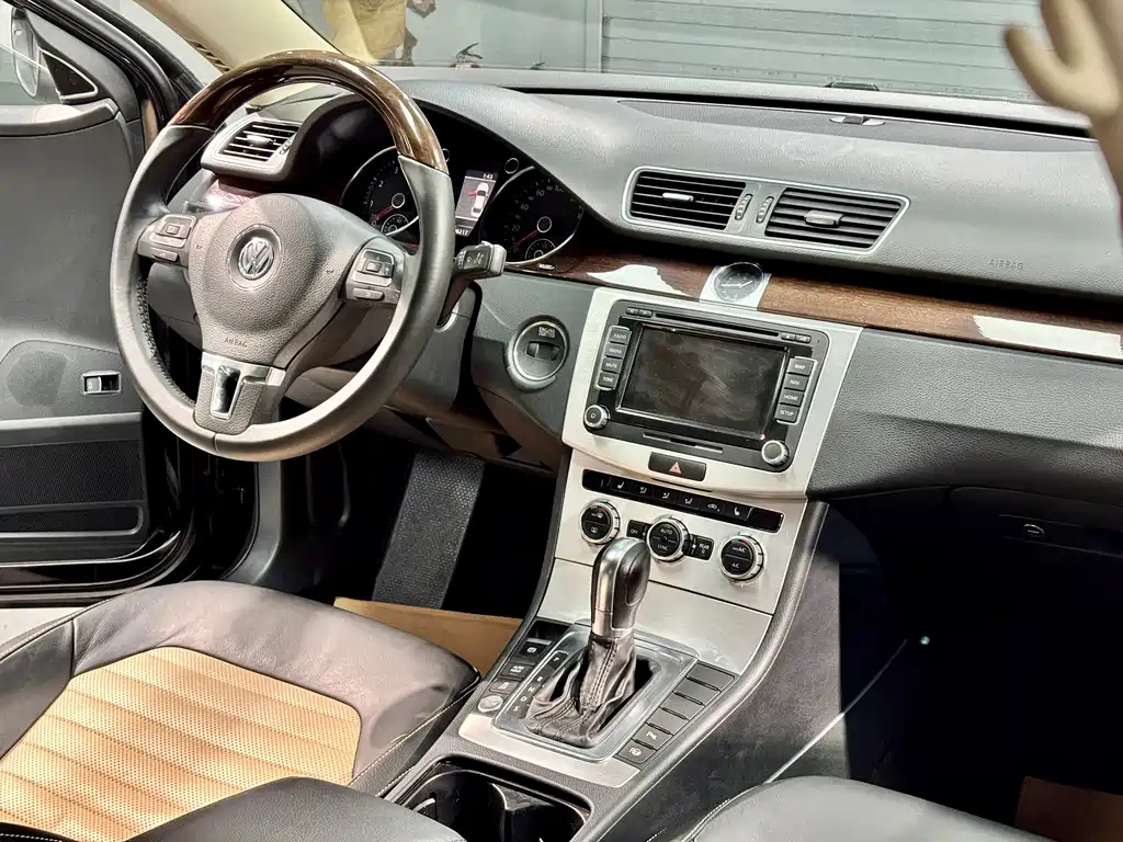 VOLKSWAGEN MAGOTAN 2013