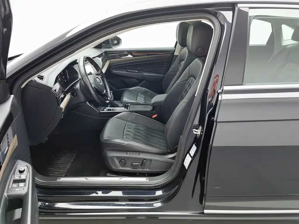 VOLKSWAGEN PASSAT 2019