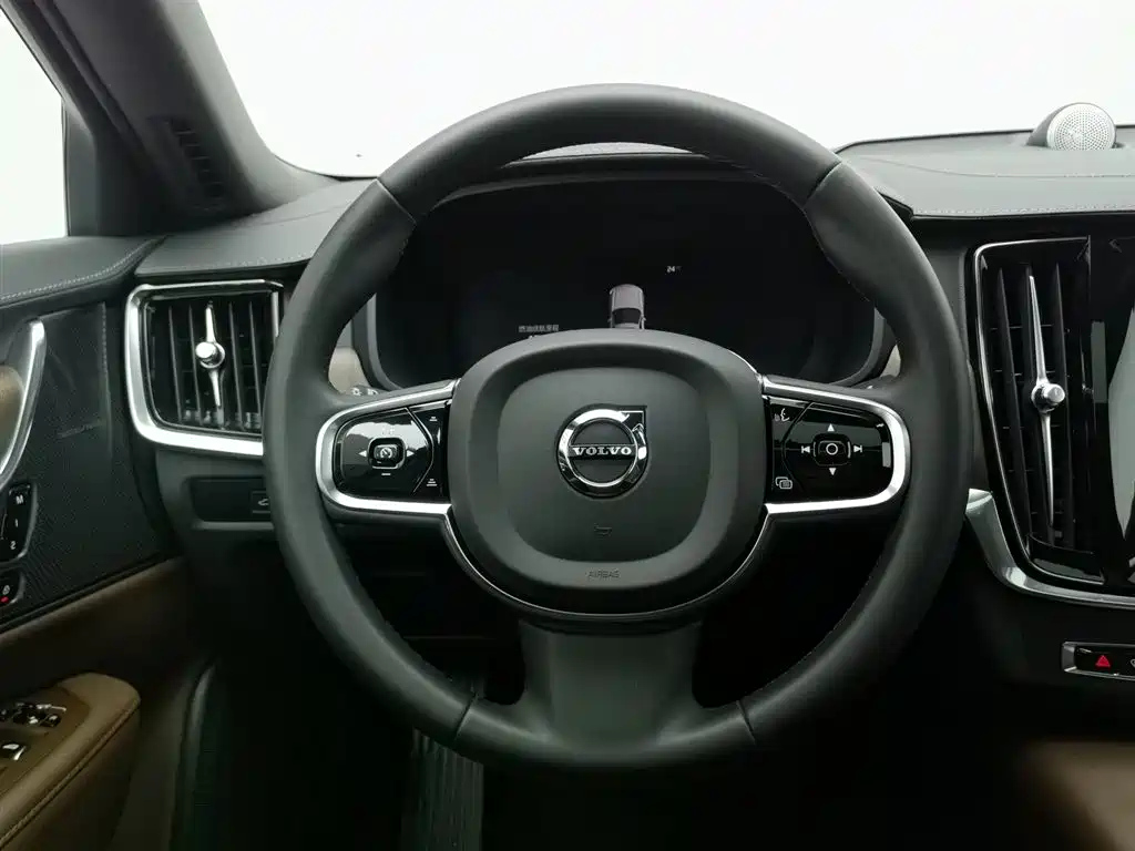 VOLVO S90 2023