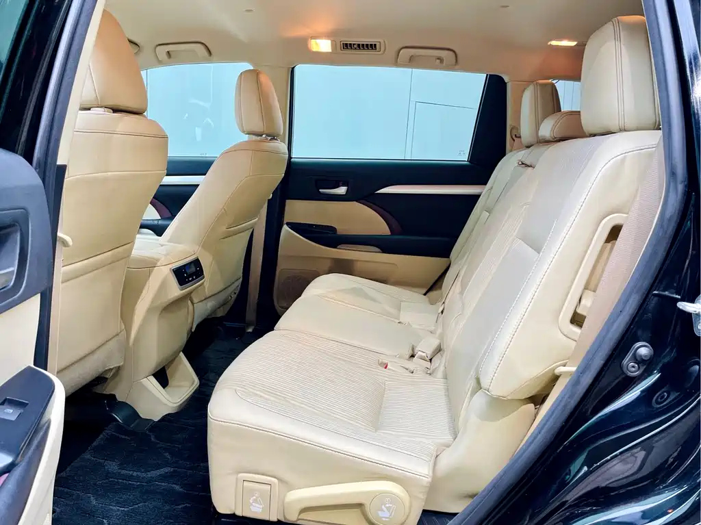 TOYOTA HIGHLANDER 2015