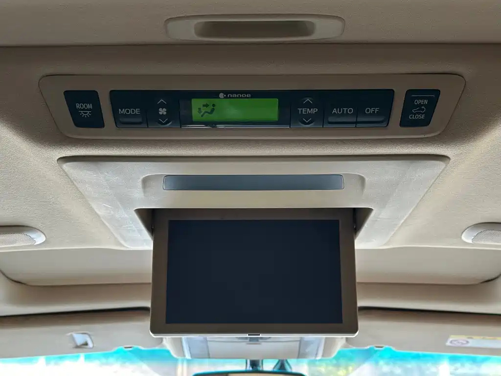 TOYOTA ALPHARD 2013