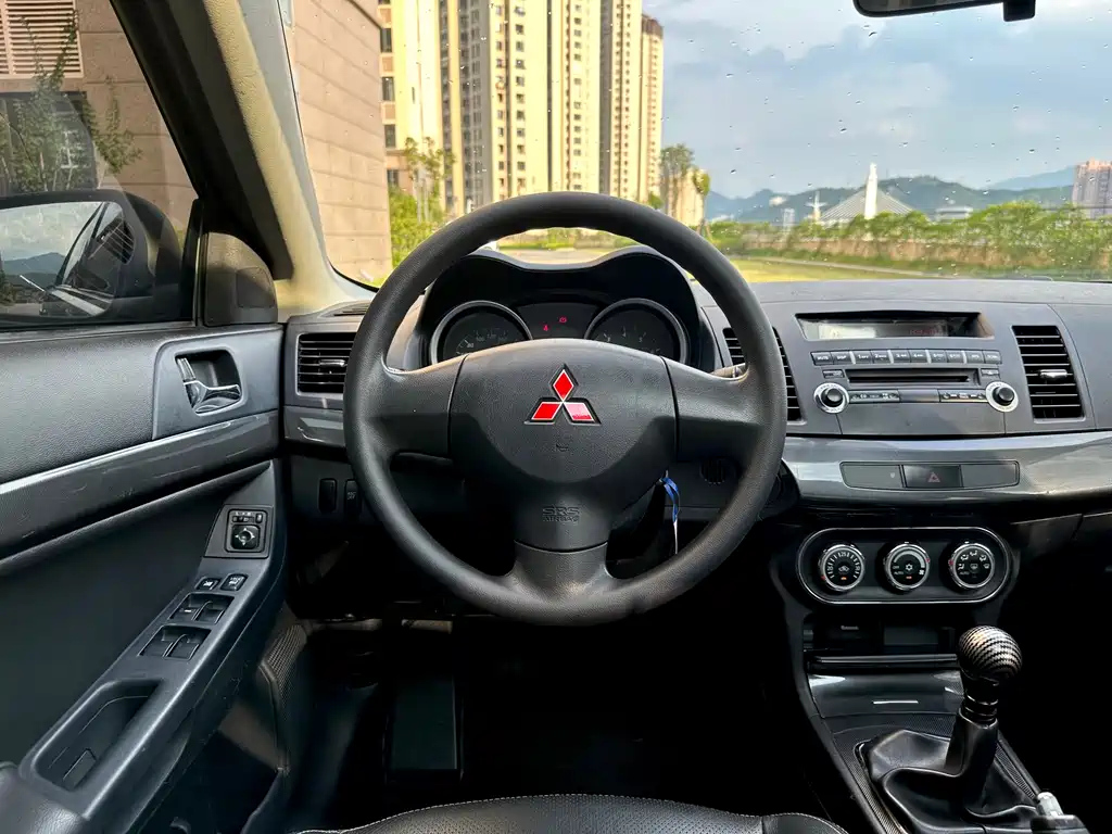 MITSUBISHI LANCER EX 2012