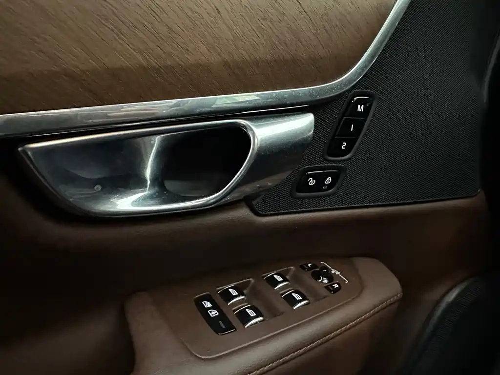 VOLVO S90 2022