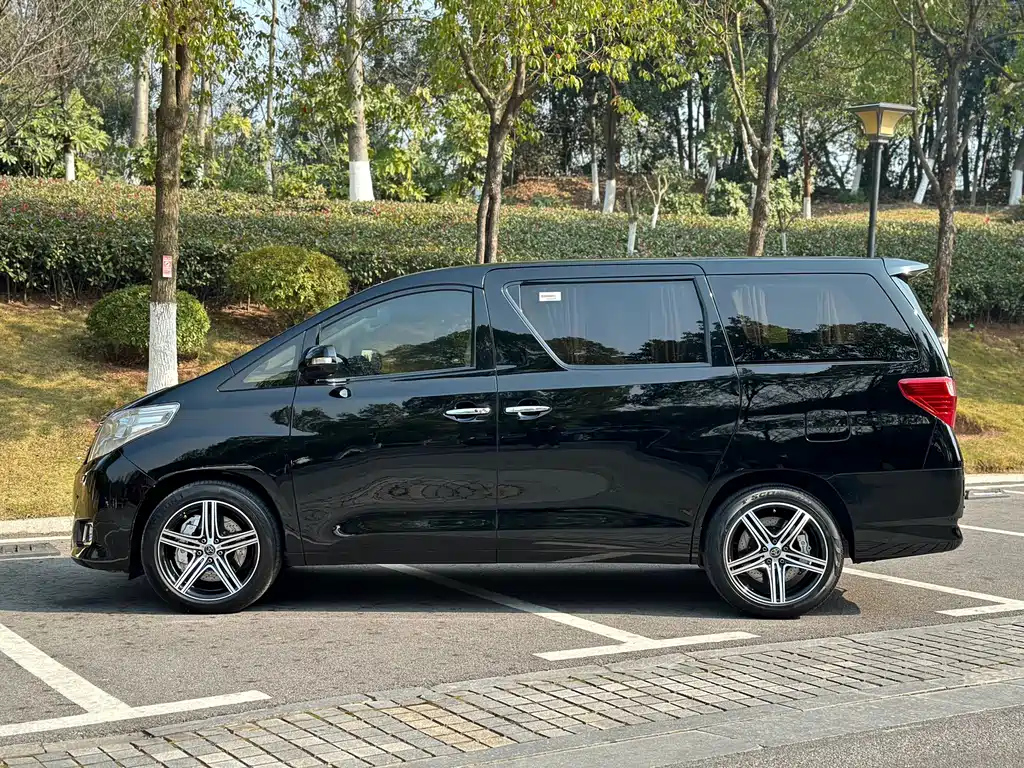 TOYOTA ALPHARD 2013