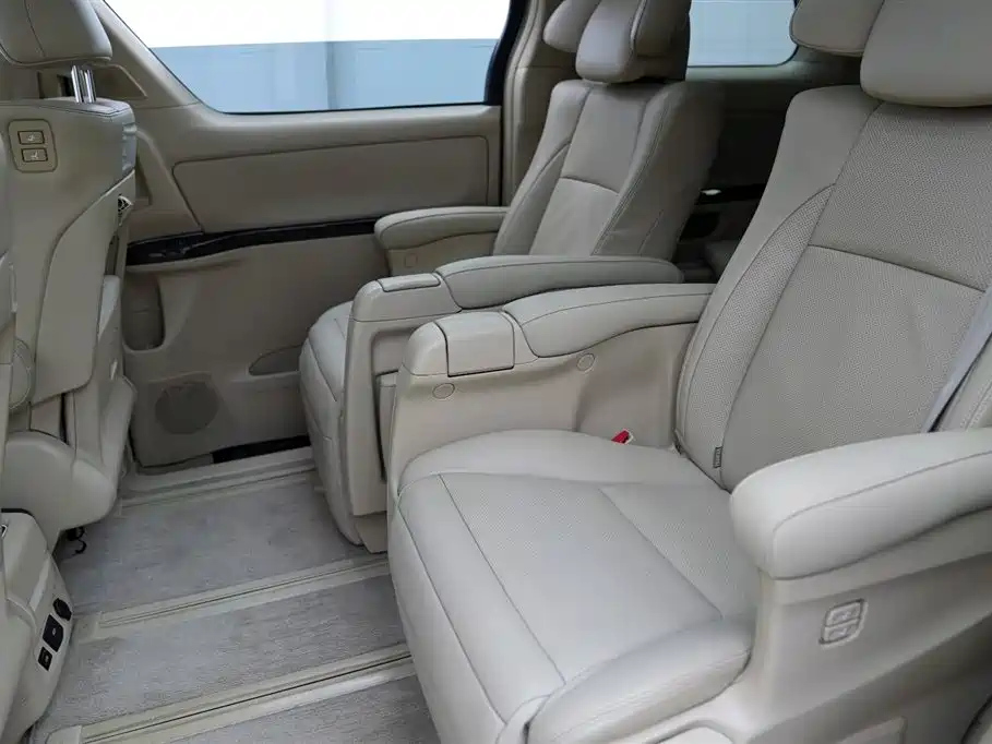 TOYOTA ALPHARD 2012