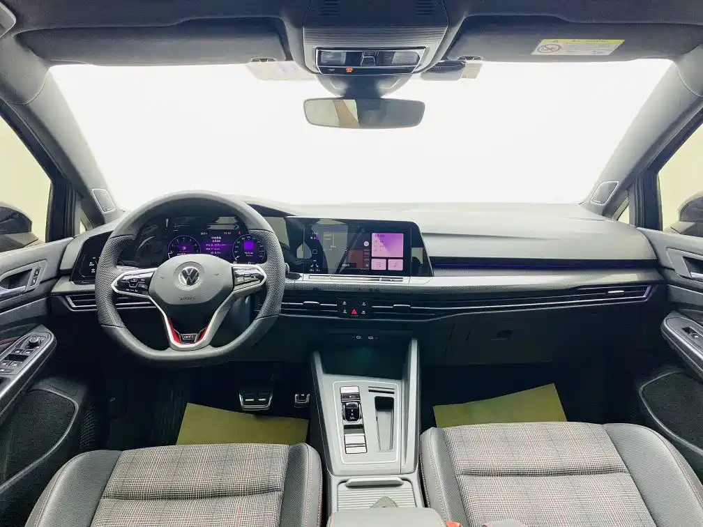 VOLKSWAGEN GOLF 2021