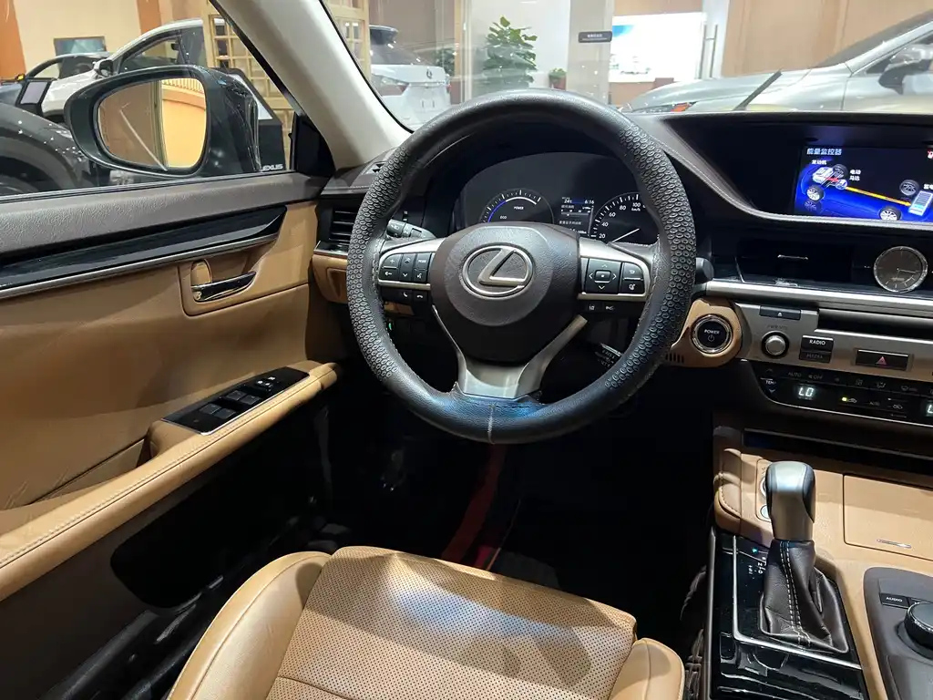 LEXUS ES 2015