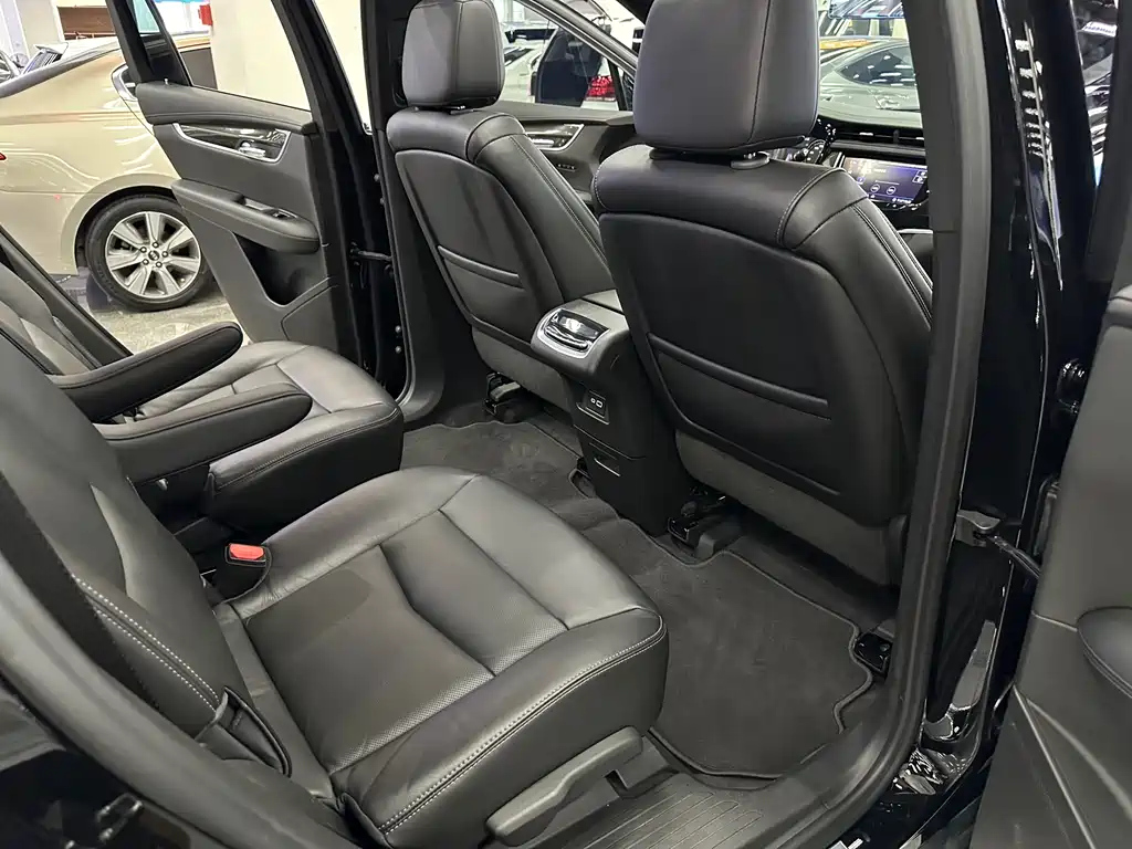 CADILLAC XT6 2021