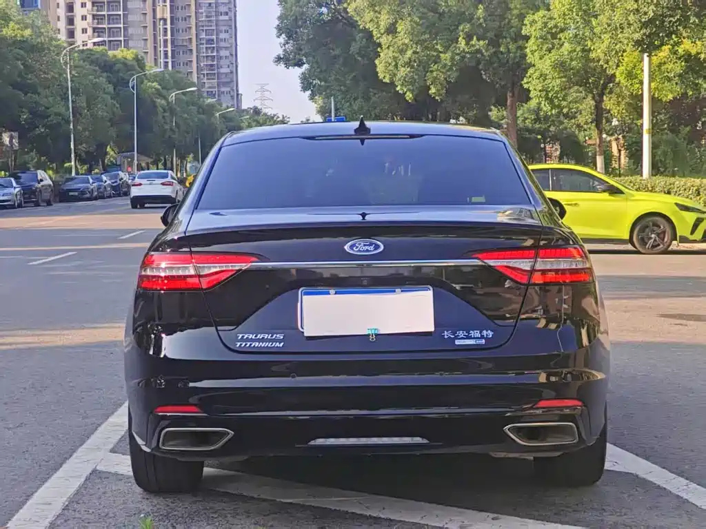 FORD TAURUS 2019