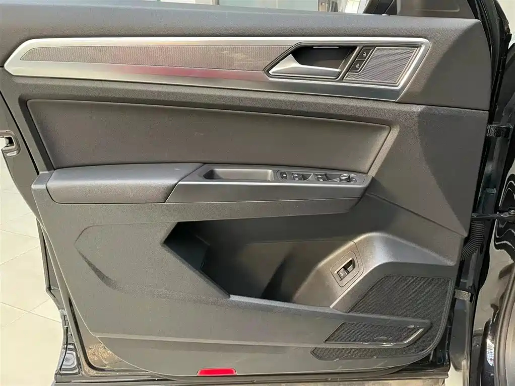 VOLKSWAGEN TOURAN 2021