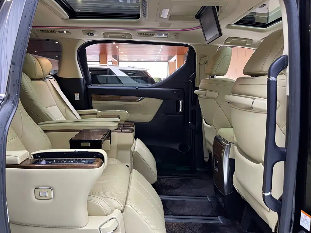 TOYOTA ALPHARD 2018