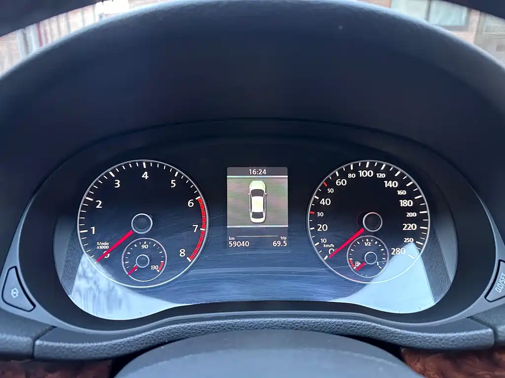 VOLKSWAGEN PASSAT 2012