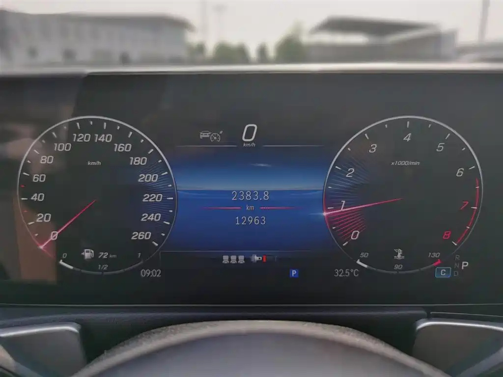 MERCEDES BENZ GLB 2024