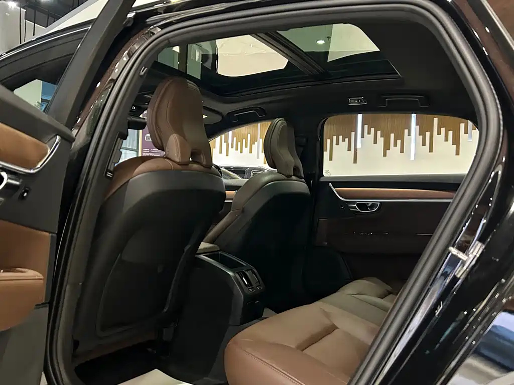 VOLVO S90 2021