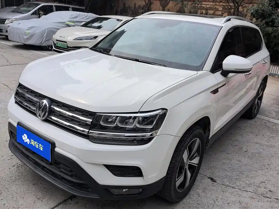 VOLKSWAGEN THARU 2022