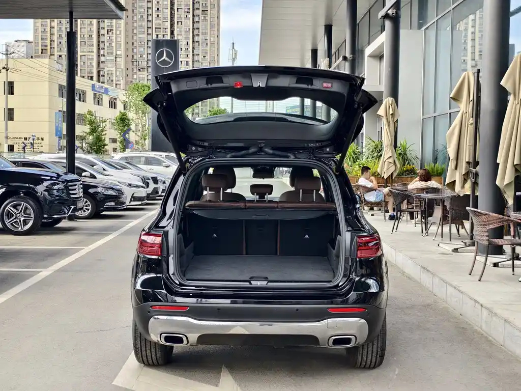MERCEDES BENZ GLB 2024