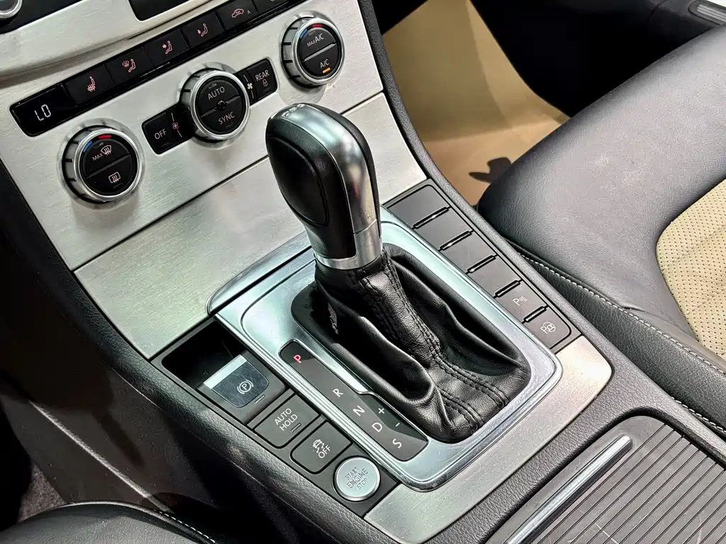 VOLKSWAGEN MAGOTAN 2013