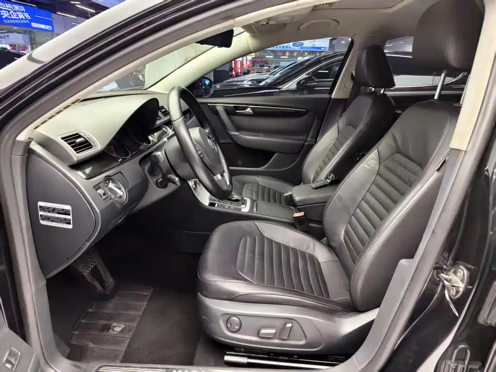 VOLKSWAGEN MAGOTAN 2013