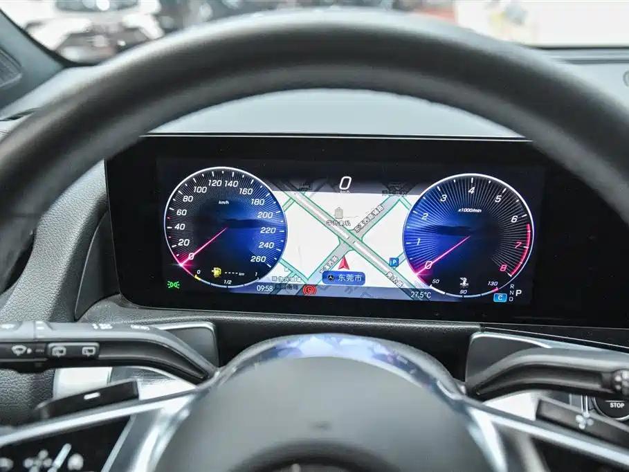 MERCEDES BENZ GLB 2024