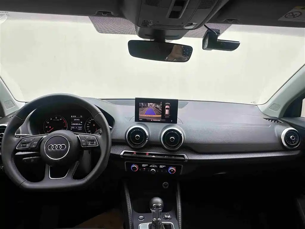 AUDI Q2L 2024