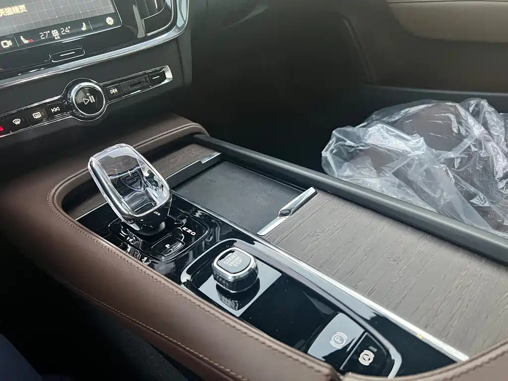 VOLVO S90 2023