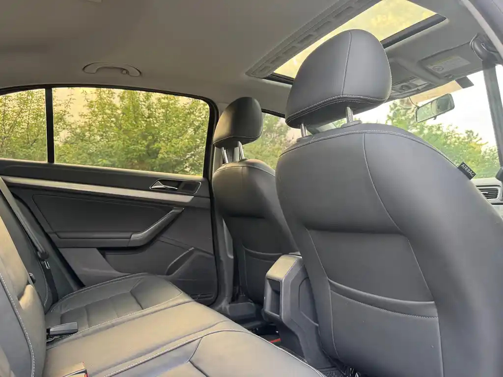 VOLKSWAGEN LAVIDA 2015