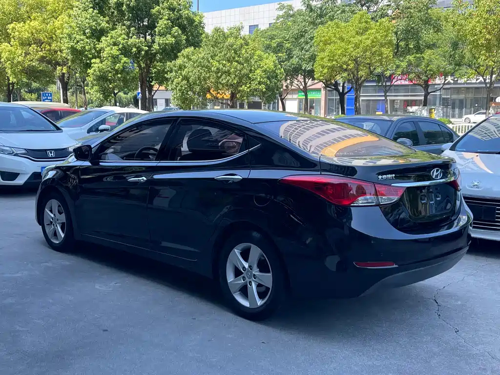 HYUNDAI ELANTRA 2012