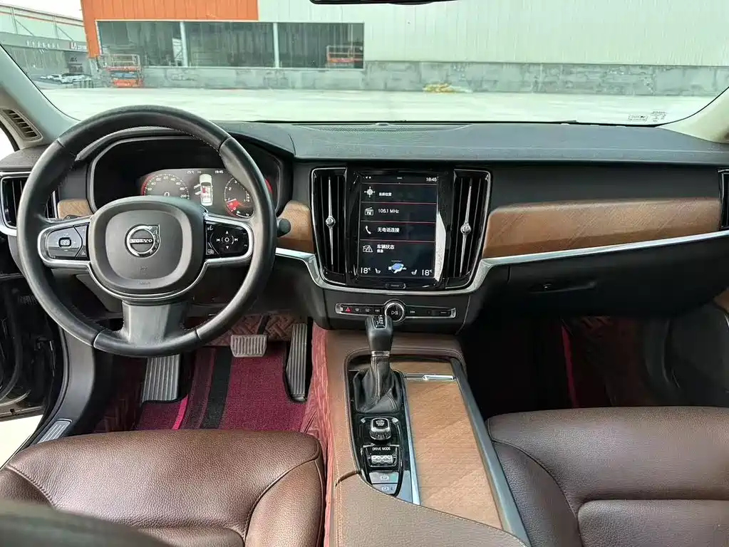 VOLVO S90 2019