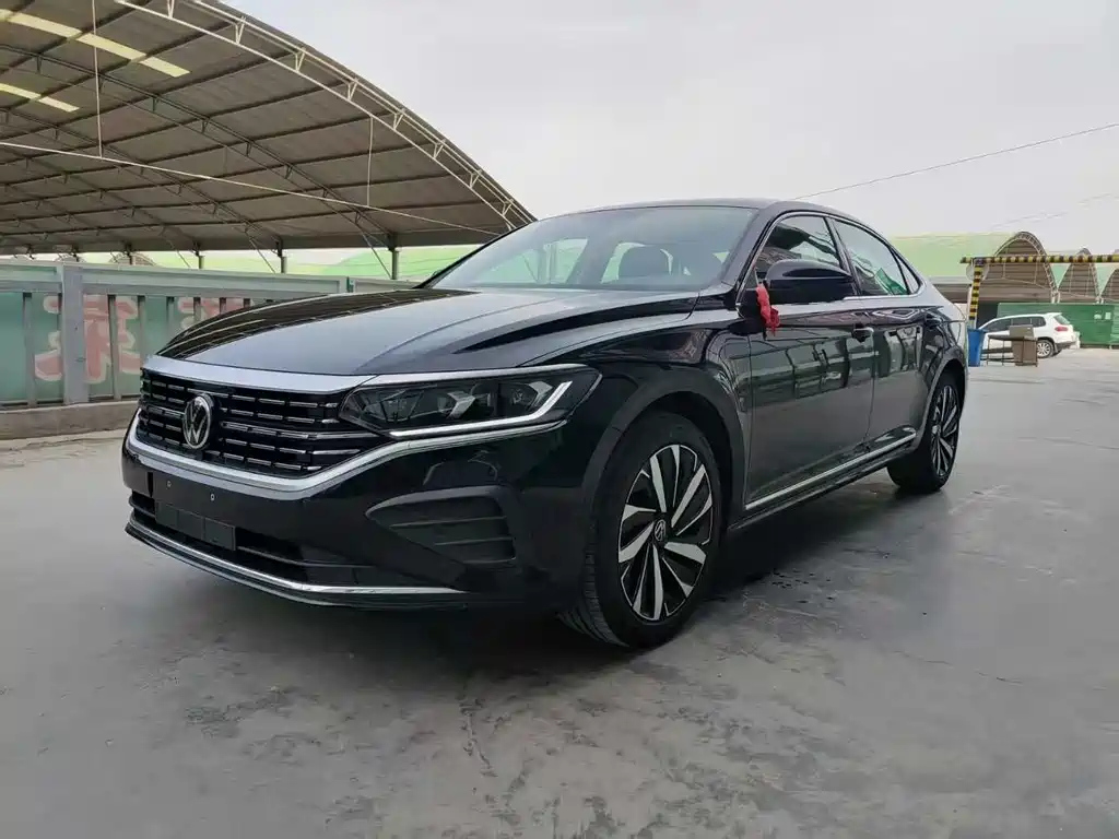 VOLKSWAGEN PASSAT 2024