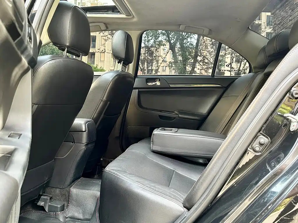 MITSUBISHI LANCER EX 2011