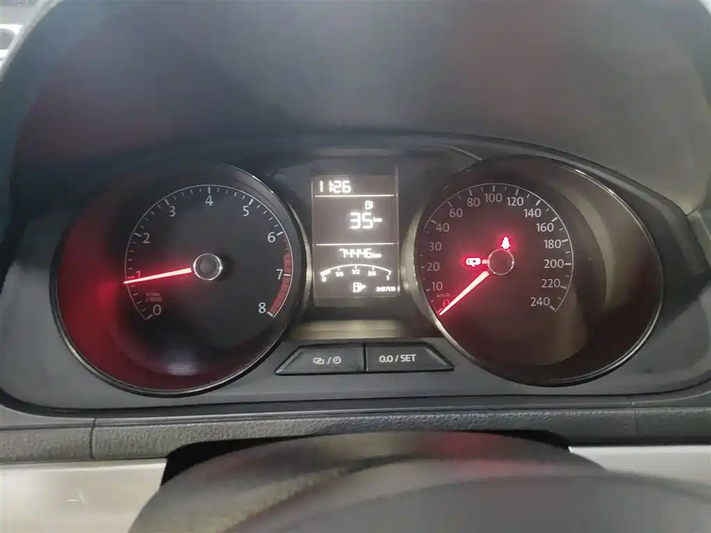 VOLKSWAGEN LAVIDA 2015
