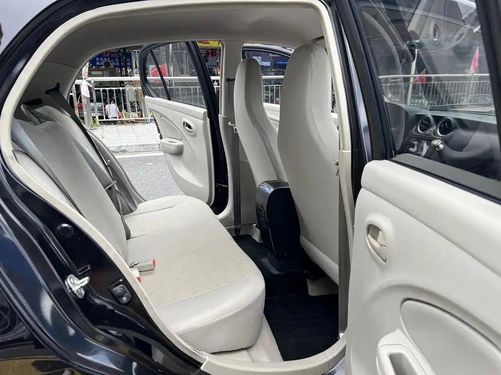 VENUCIA R30 2014