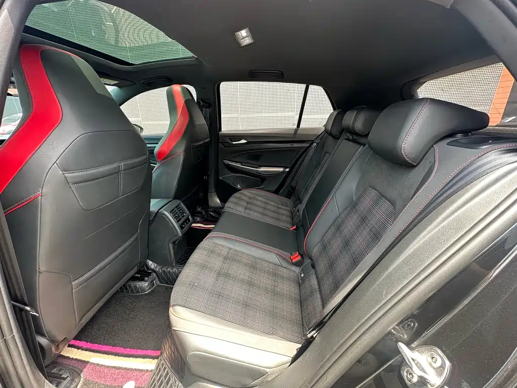 VOLKSWAGEN GOLF GTI 2021