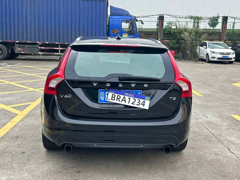 VOLVO V60 2013