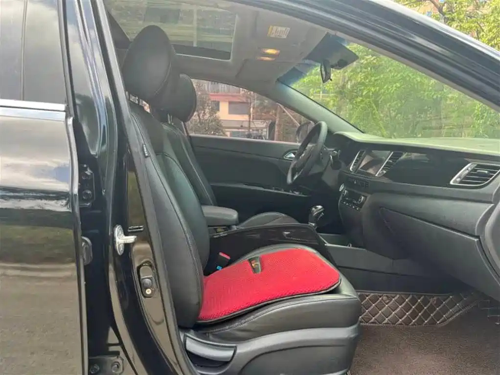 HYUNDAI MISTRA 2014