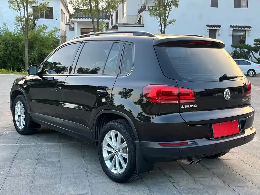 VOLKSWAGEN TIGUAN 2015
