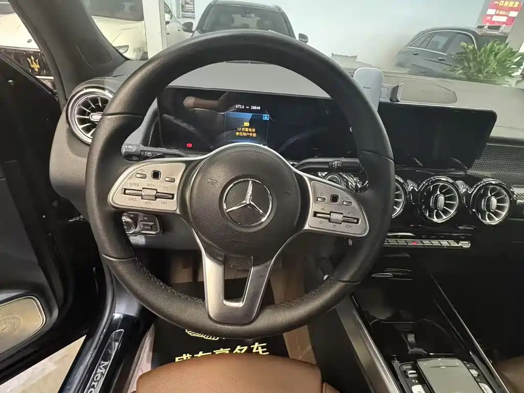 MERCEDES BENZ GLB 2023