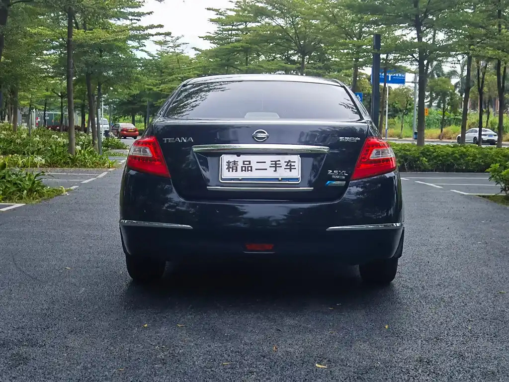 NISSAN TEANA 2010