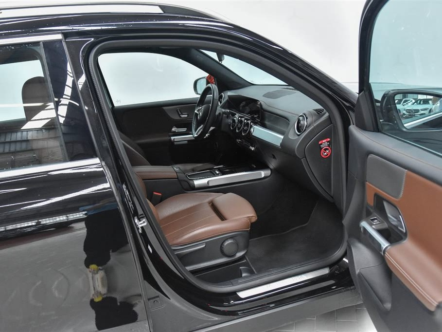 MERCEDES BENZ GLB 2024