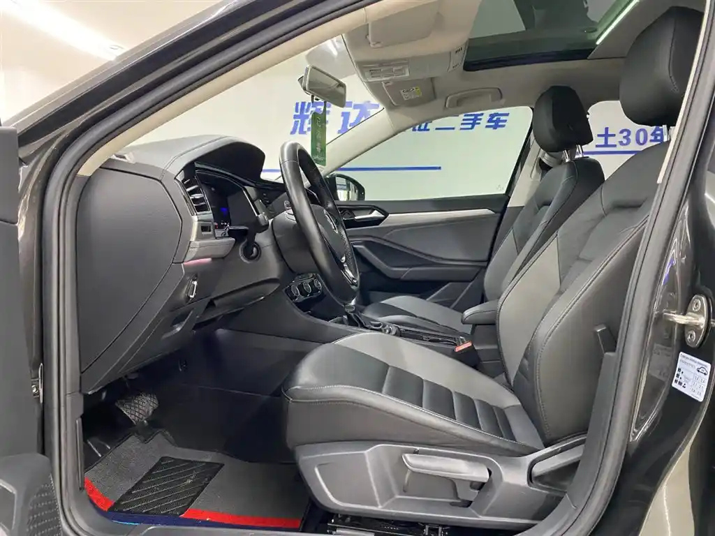 VOLKSWAGEN SAGITAR 2022