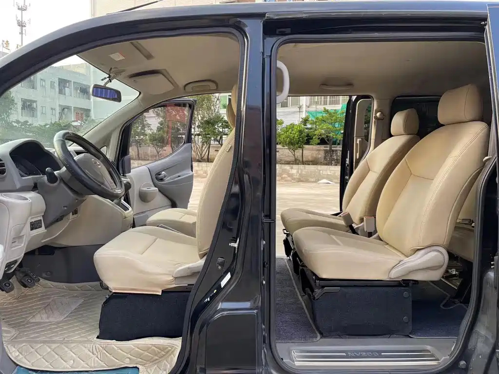NISSAN NV200 2015