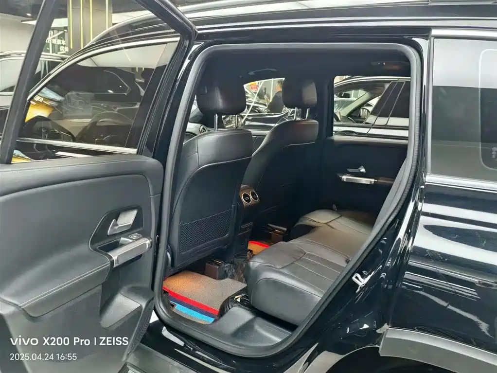 MERCEDES BENZ GLB 2023