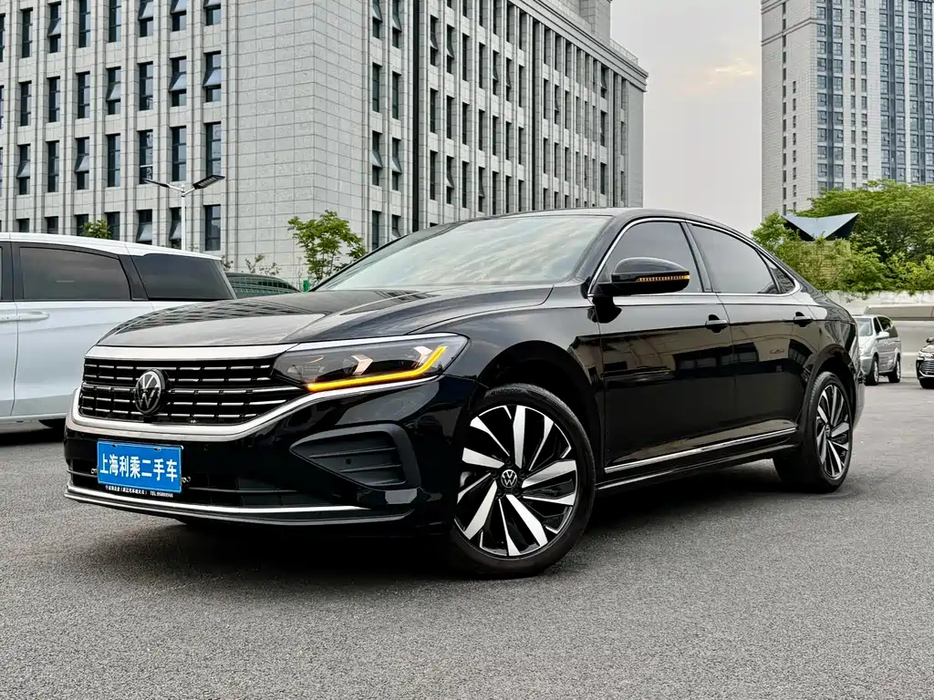 VOLKSWAGEN PASSAT 2024