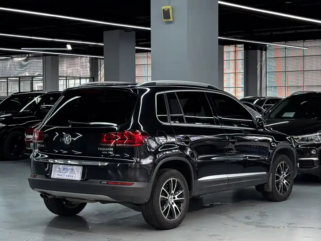 VOLKSWAGEN TIGUAN 2015