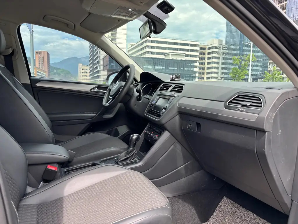 VOLKSWAGEN TIGUAN L 2021