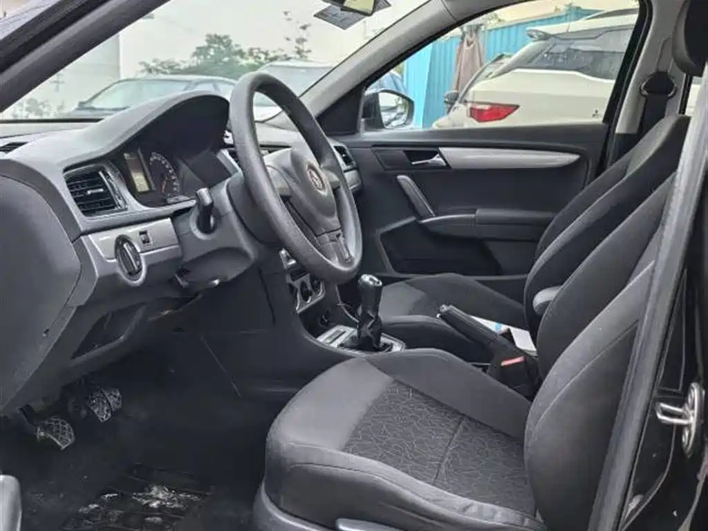 VOLKSWAGEN LAVIDA 2013