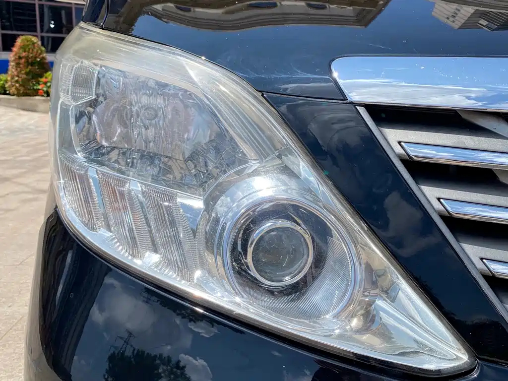 TOYOTA ALPHARD 2010