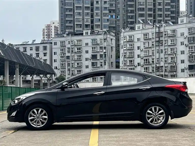 HYUNDAI ELANTRA 2012
